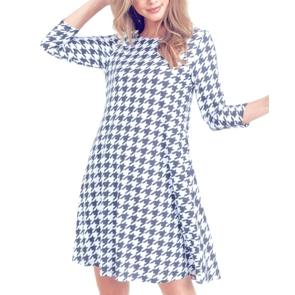 Women Petite Black and white dress, size 10 p used, $10.00 - Picture 1 of 1